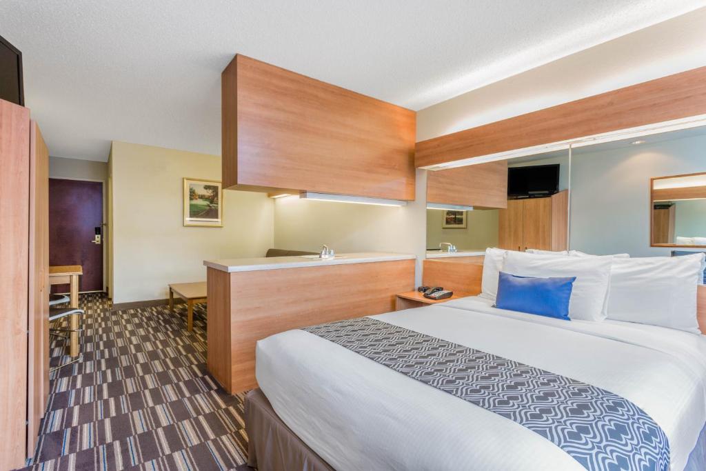Microtel Inn & Suites by Wyndham Lillington/Campbell University - Suite Con Cama Grande - No Fumadores