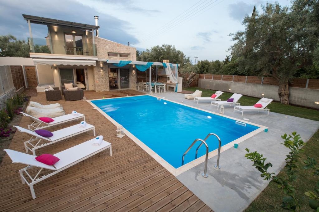 Bazén v ubytování Lefkas Villas nebo v jeho okolí