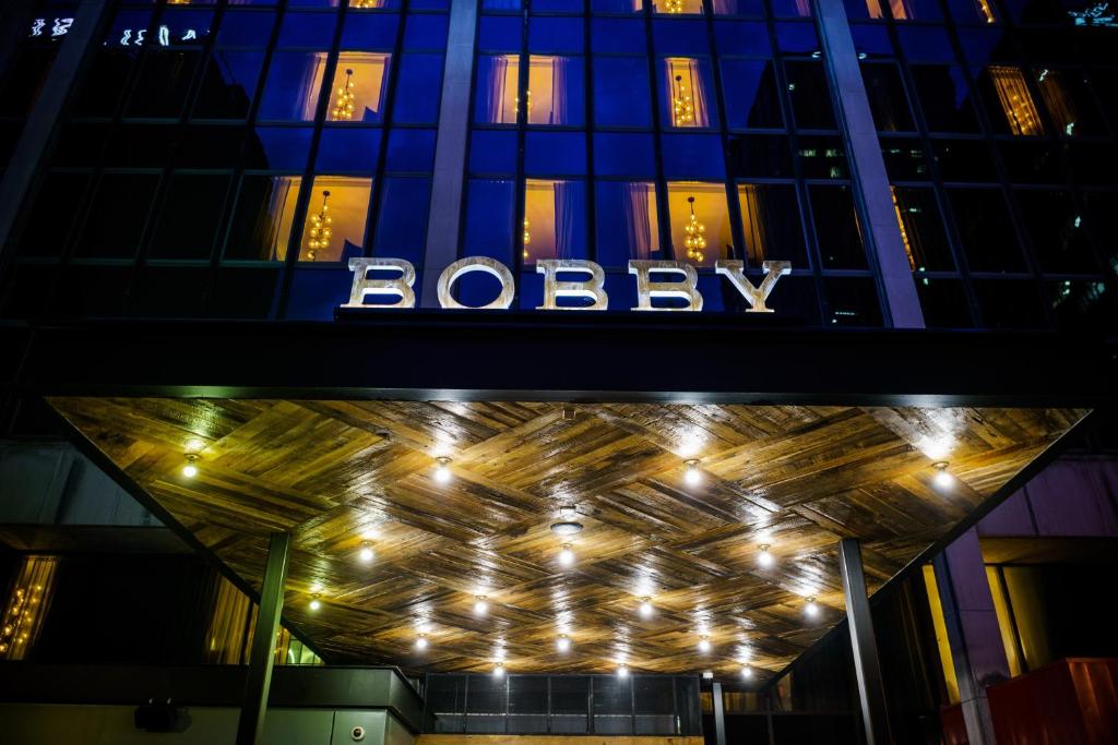 a building with a boda sign lit up at night at Bobby Hotel in Nashville