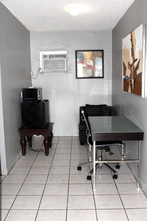Ramona Motel - Queen Room - No Fumar
