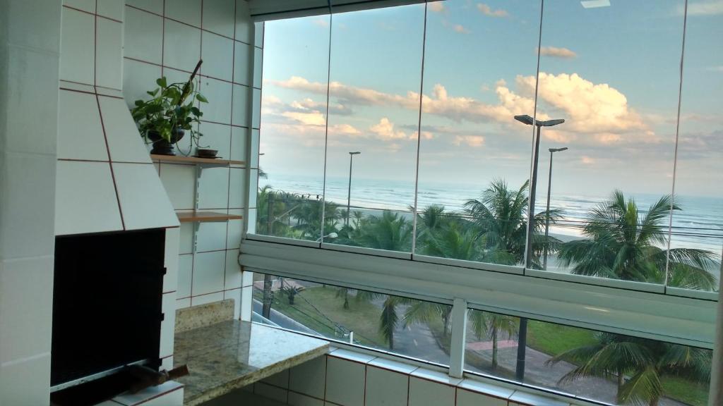  Apto. (pé na areia) com Churrasqueira na sacada