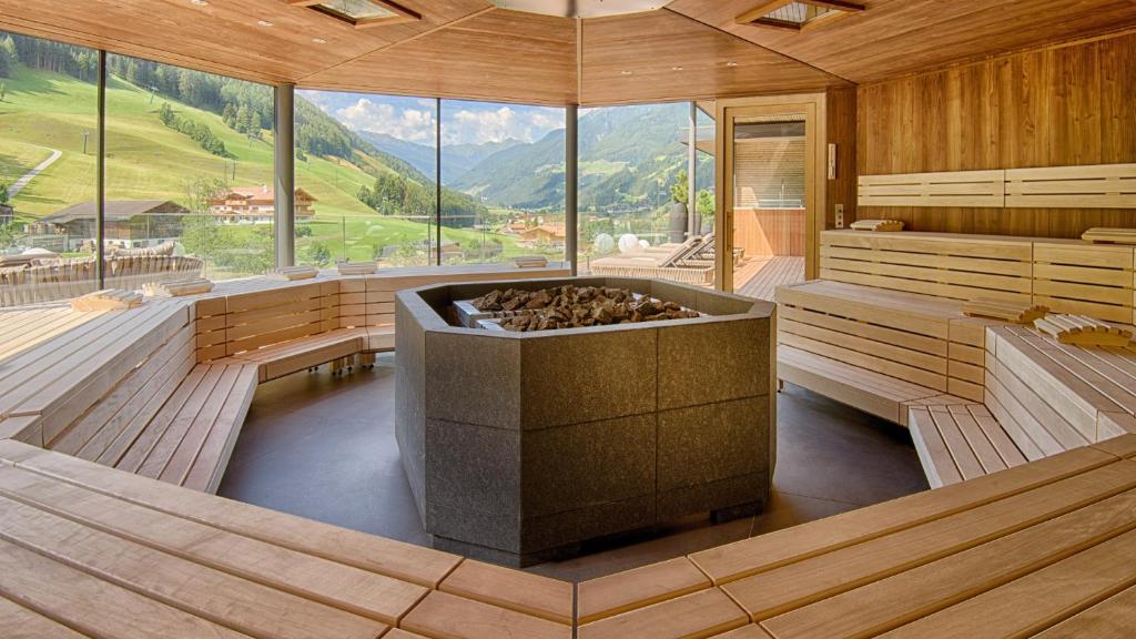 Nespecifikovaný výhled na hory nebo výhled na hory při pohledu z hotelu