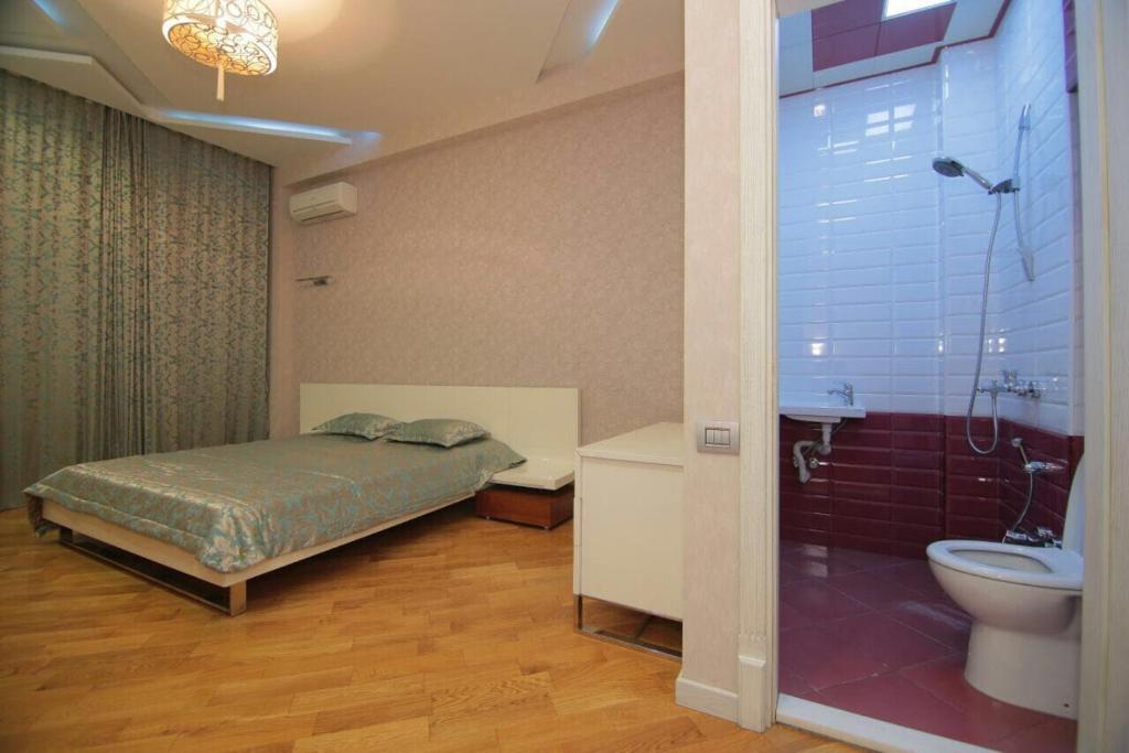 CENTR BAKU. 4 Bedrooms. - Departamento