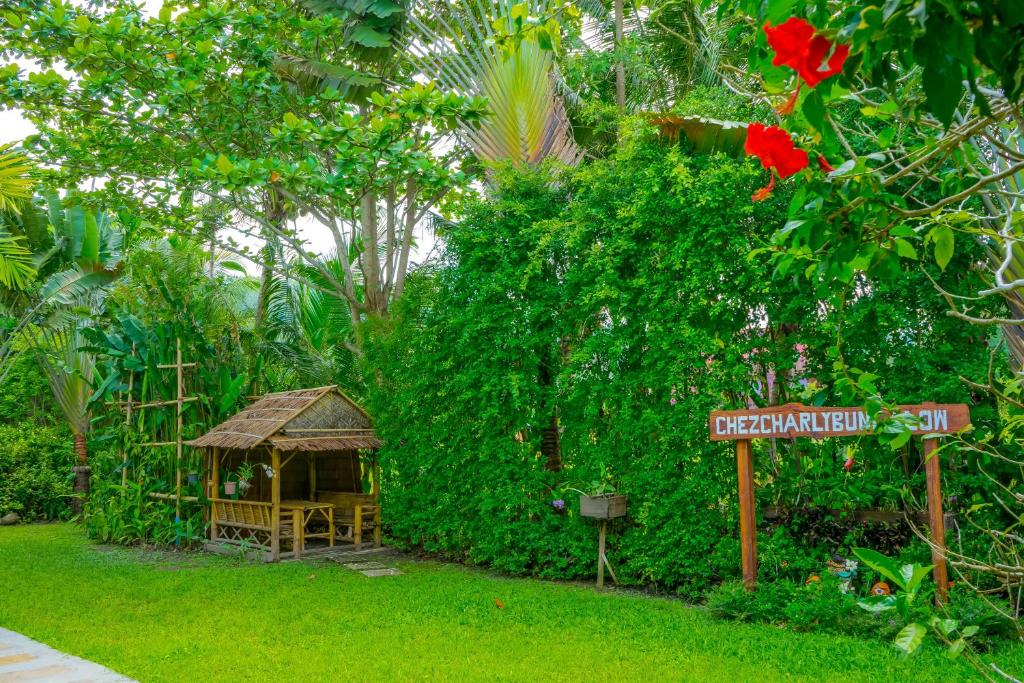 Zahrada ubytování Chez Charly Bungalow
