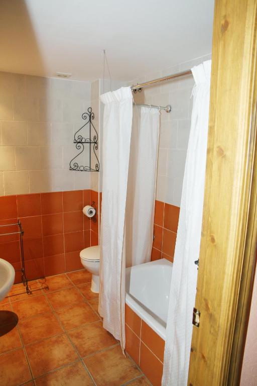 Koupelna v ubytování Hotel Rural Valle del Tuejar