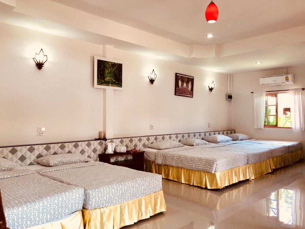 Baanpufa Resort - 8-Bed Mixed Dormitory Room