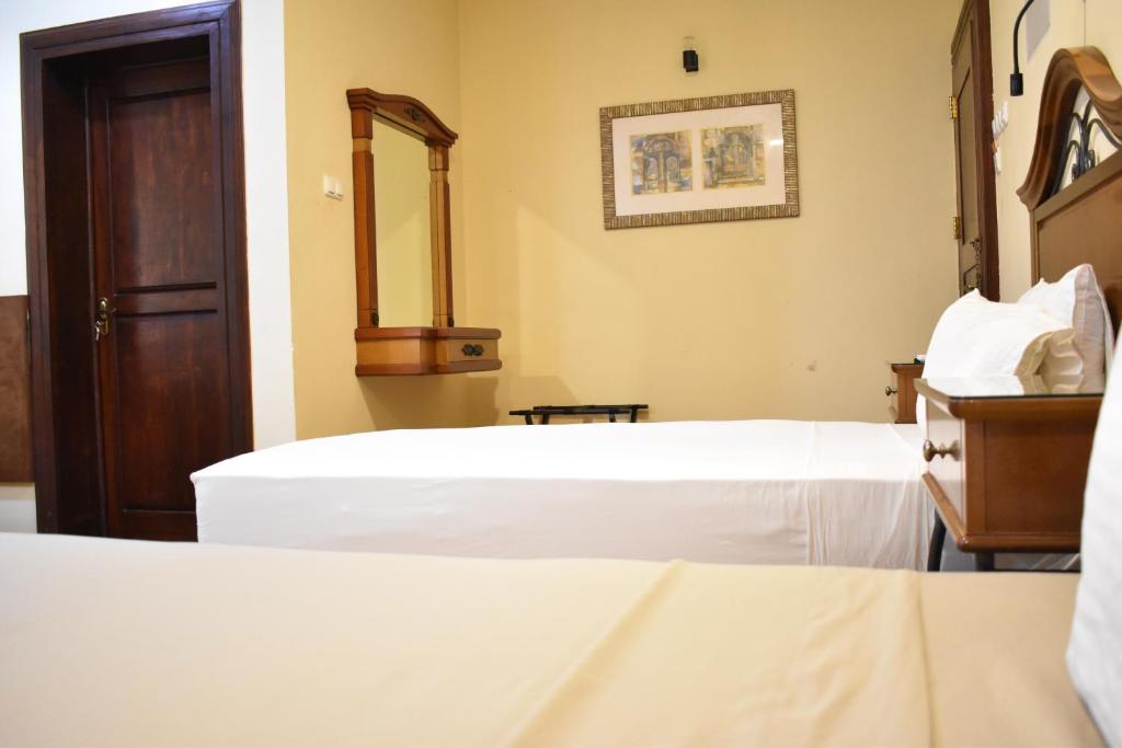 Postel nebo postele na pokoji v ubytování Hotel 4 U Saliya Garden