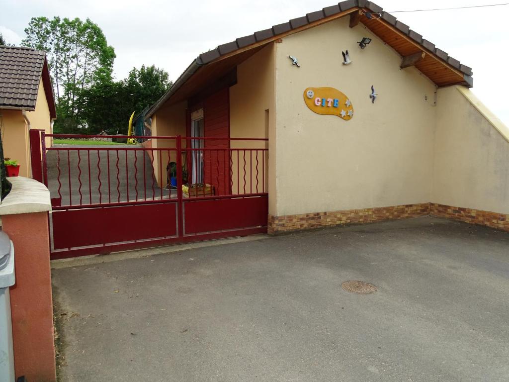 a building with a dog on the side of it at gite proche etretat in Tourville-les-Ifs