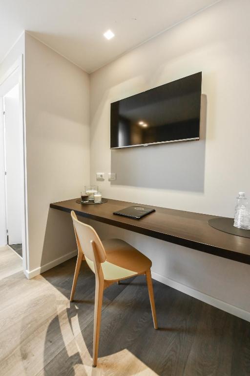 A television and/or entertainment centre at La Bella Modena