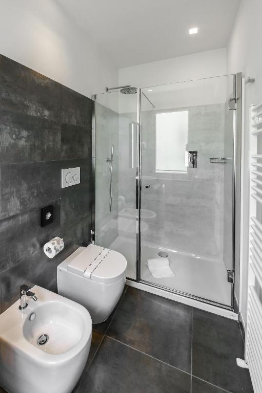 A bathroom at La Bella Modena