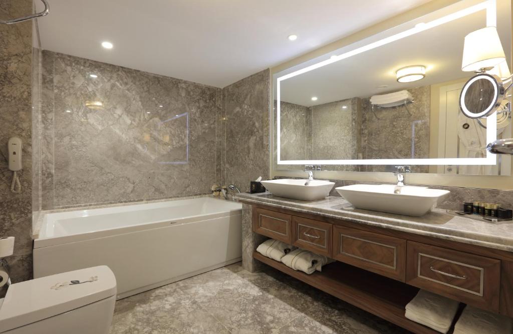 Kylpyhuone majoituspaikassa Latanya Hotel Ankara