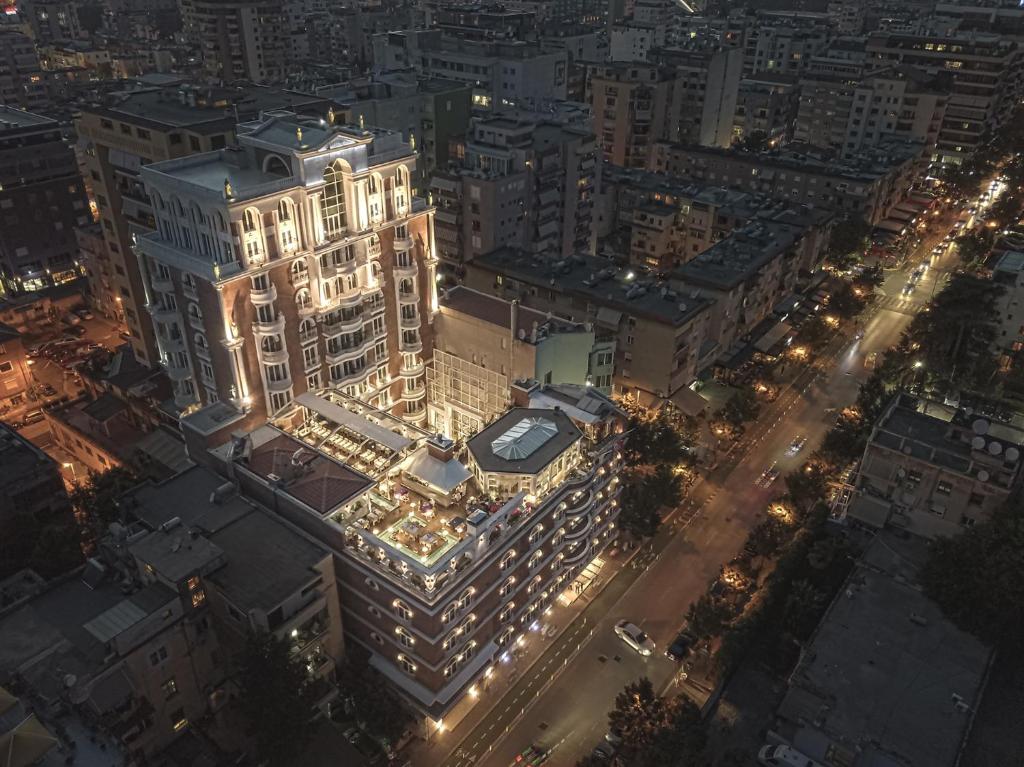 Nespecifikovaný výhled na destinaci Tirana nebo výhled na město při pohledu z hotelu