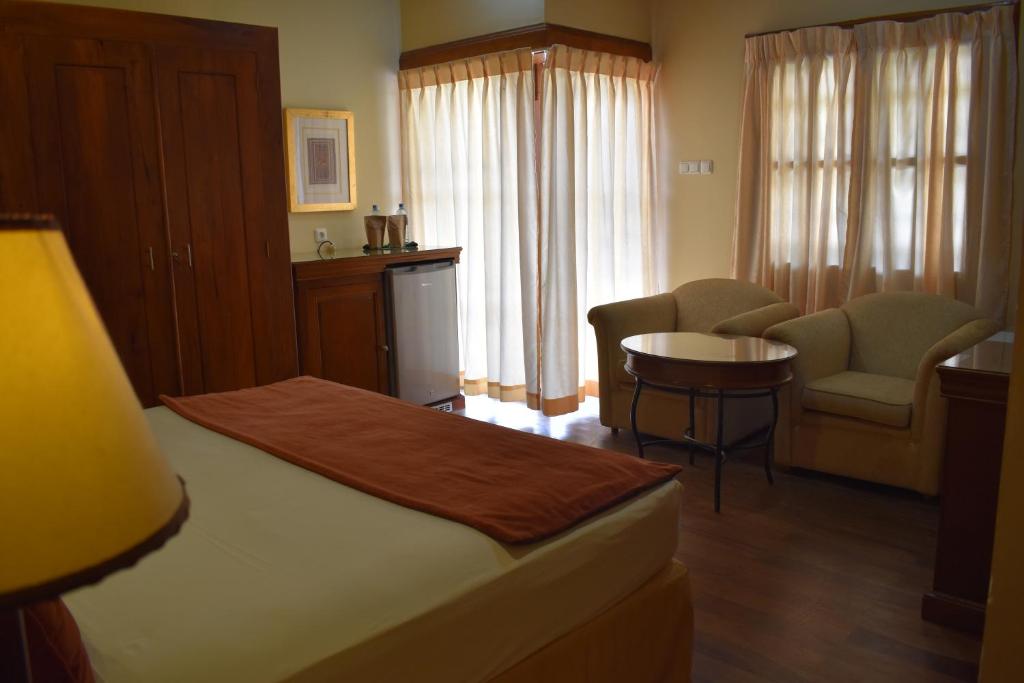 Postel nebo postele na pokoji v ubytování Hotel 4 U Saliya Garden