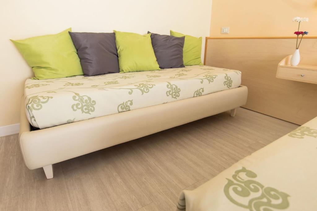 Postel nebo postele na pokoji v ubytování Savoy Hotel