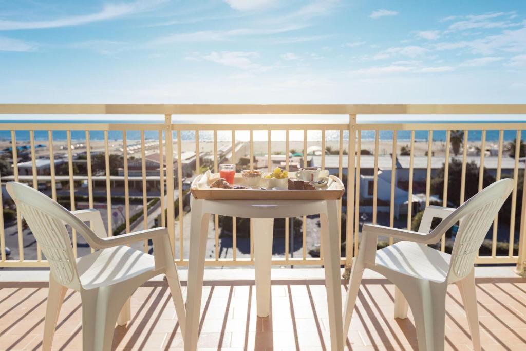 Balkón nebo terasa v ubytování Savoy Hotel