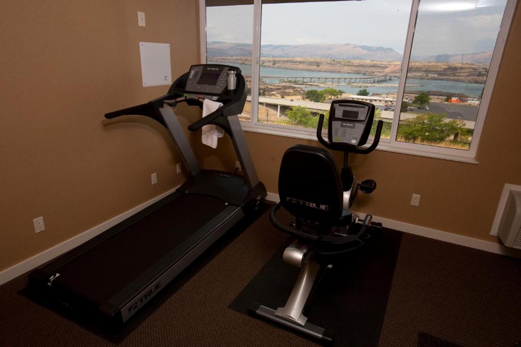 Fitness centrum a/nebo fitness zařízení v ubytování Celilo Inn