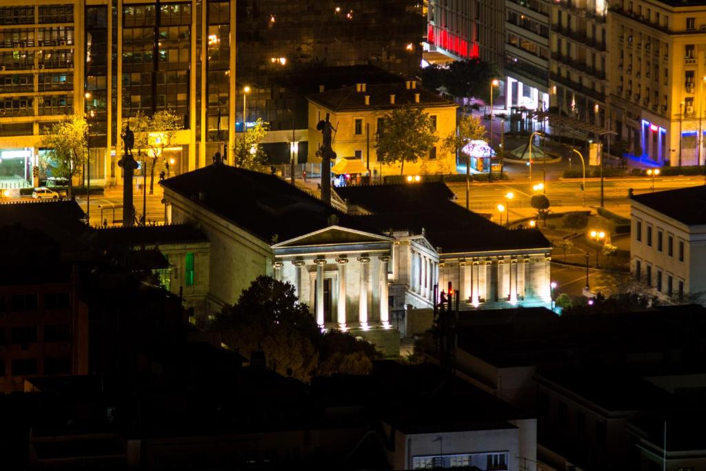 Nespecifikovaný výhled na destinaci Atény nebo výhled na město při pohledu z apartmánu