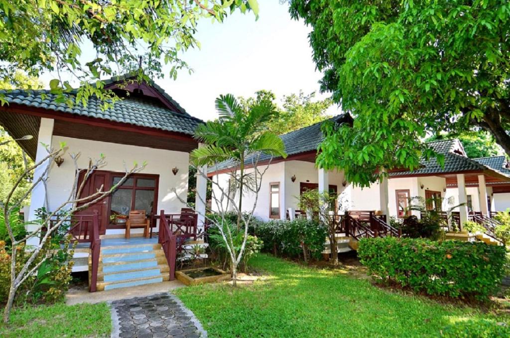 Zahrada ubytování First Bungalow Beach Resort