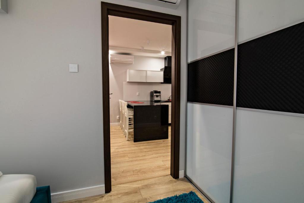 Televízia a/alebo spoločenská miestnosť v ubytovaní JAB Apartments Panoramika Business & Family
