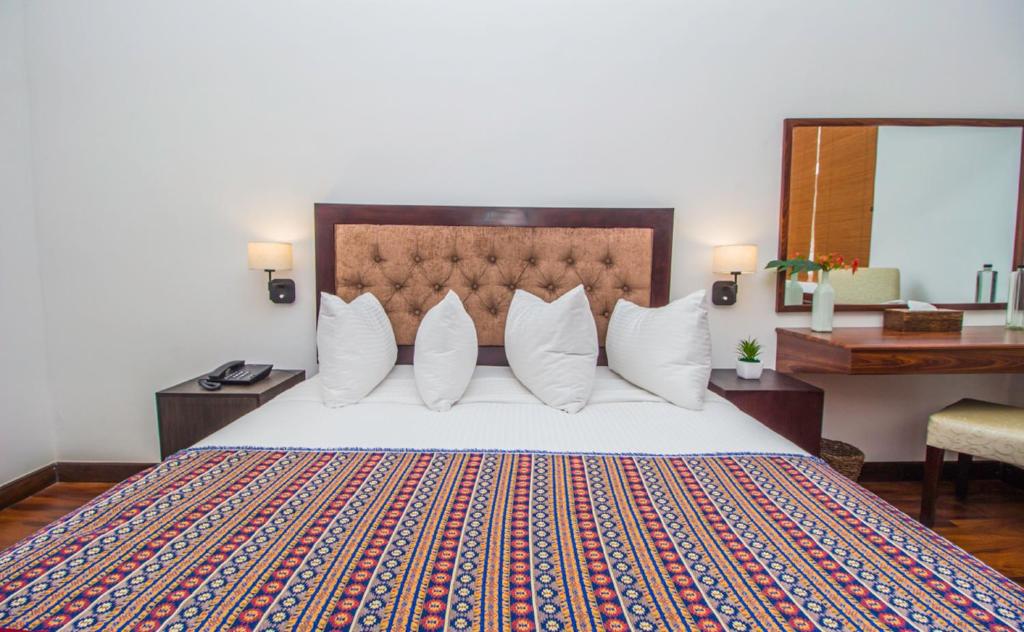 Postel nebo postele na pokoji v ubytování Pearl Royal Hotel, Colombo
