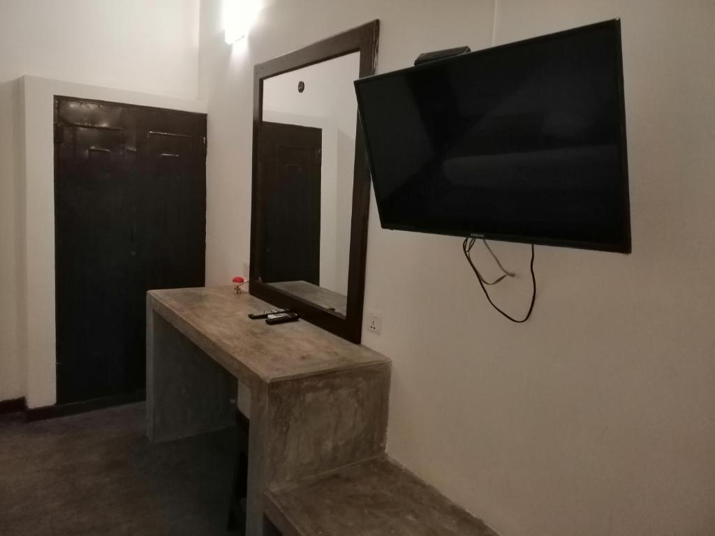 TV a/nebo společenská místnost v ubytování Kutumbaya