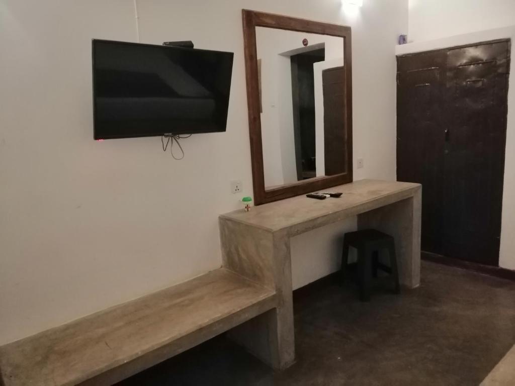 TV a/nebo společenská místnost v ubytování Kutumbaya
