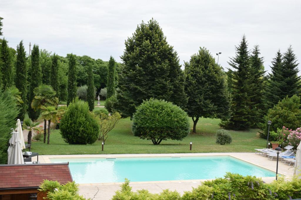 Bazén v ubytování Park Hotel Elefante nebo v jeho okolí