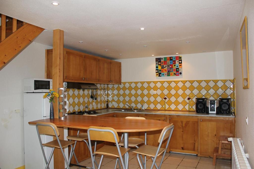 Kuchyň nebo kuchyňský kout v ubytování Au coeur des Volcans d'Auvergne