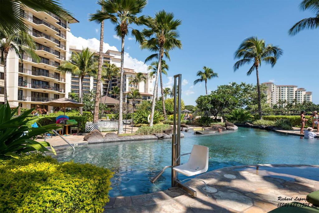 Bazén v ubytování Beach Villas at Ko Olina 5th floor Ocean View nebo v jeho okolí