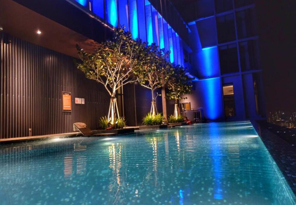 Bazén v ubytování Expressionz Suites By iHost Global nebo v jeho okolí