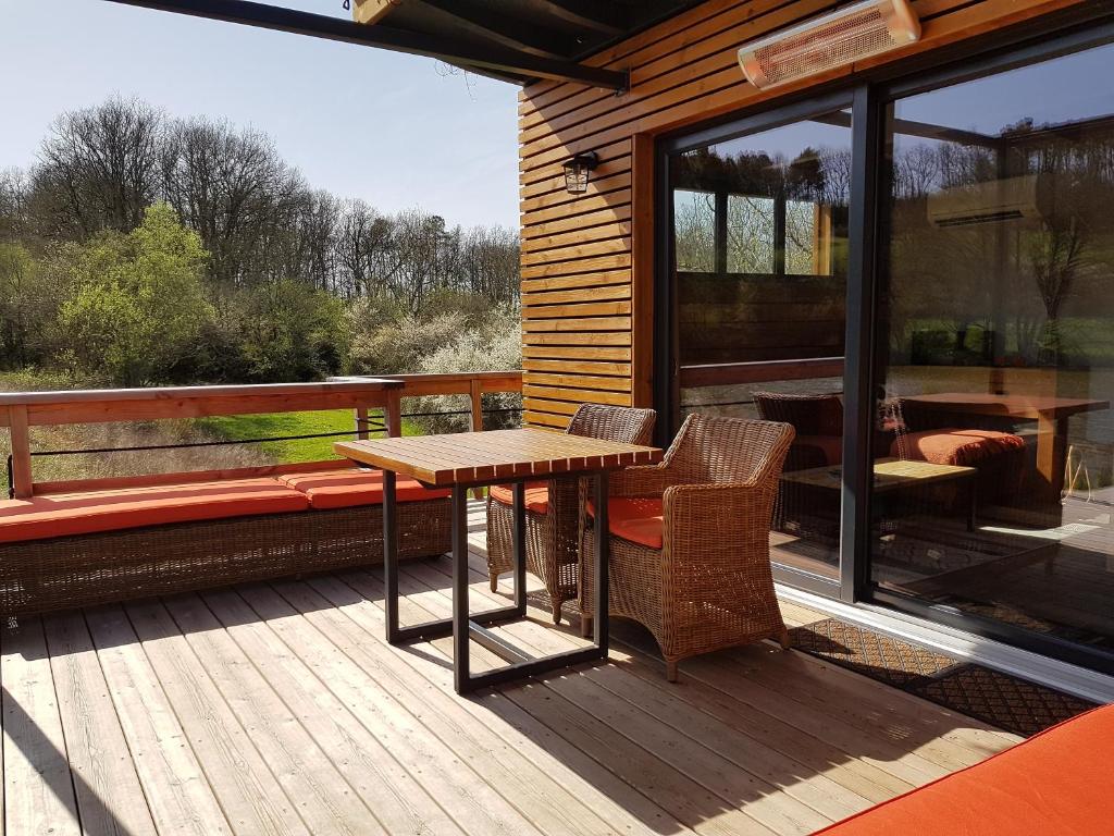 LACabane Lodge Nature - Wooden Hut With Lake Views
