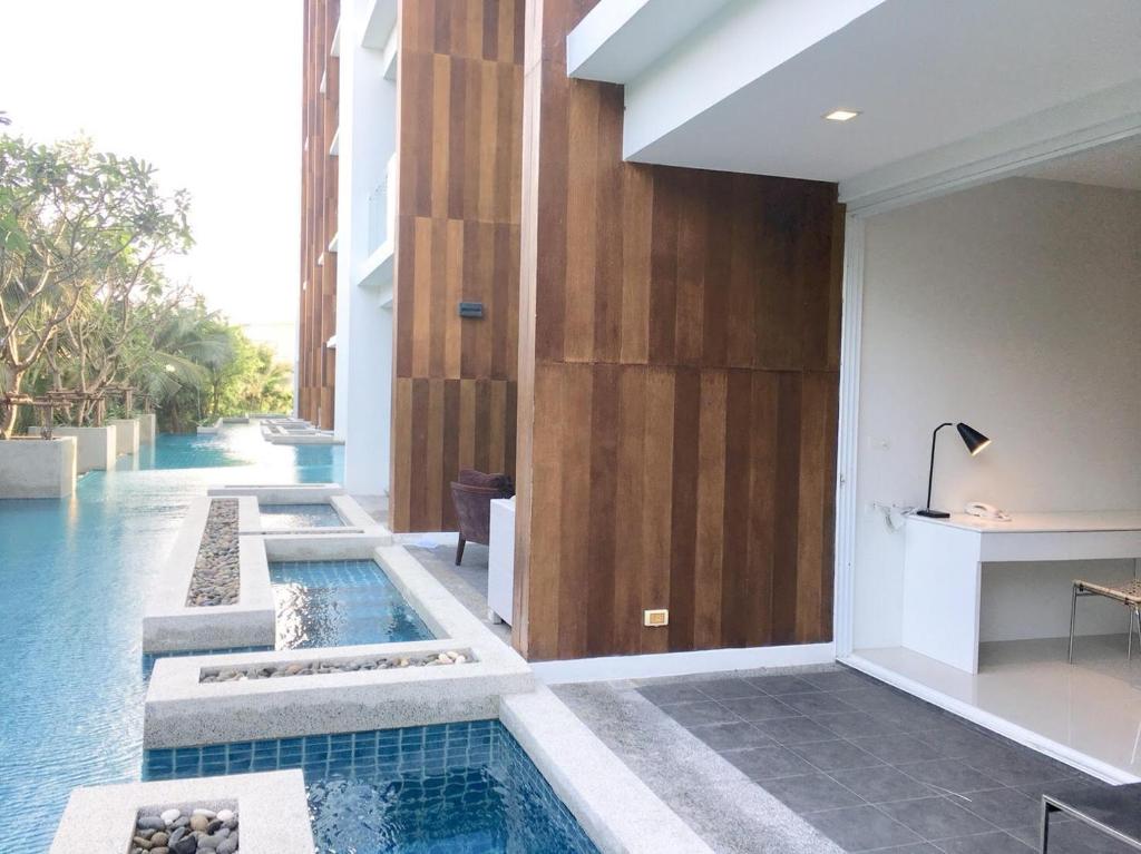 Bazén v ubytování Mida de Sea Residence Hua Hin nebo v jeho okolí
