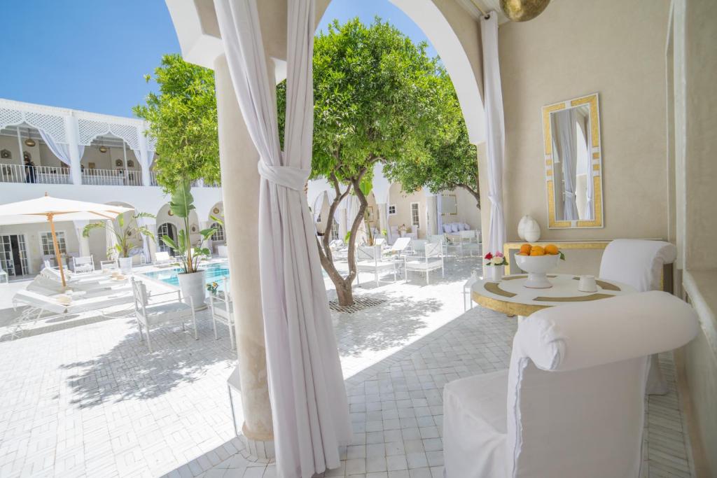 Restaurace v ubytování Riad Palais Blanc & Spa