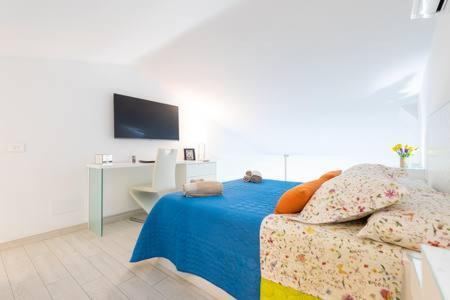 Televízia a/alebo spoločenská miestnosť v ubytovaní Lidia & Paco Home two bedrooms beachfront