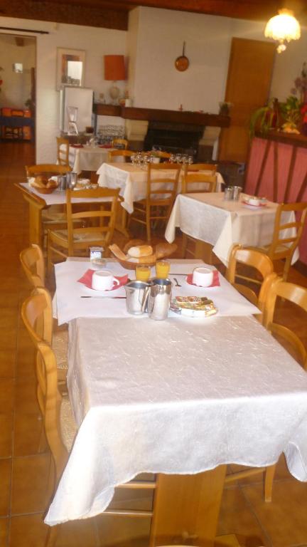 Restaurace v ubytování Hôtel La Peupleraie