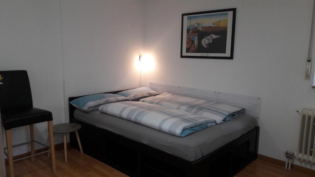 Кровать или кровати в номере Business Apartment in Weil am Rhein