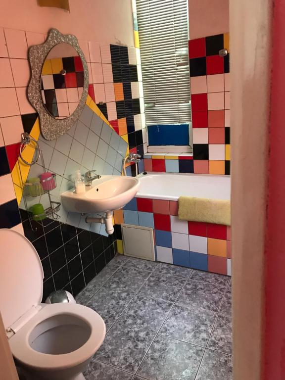 Hotel sebarozvoja s možnostou získania poznania a inšpirujúcich prostriedkov na uplatnovanie vedomia, premenu seba a prostredia interiéru - Resim 44