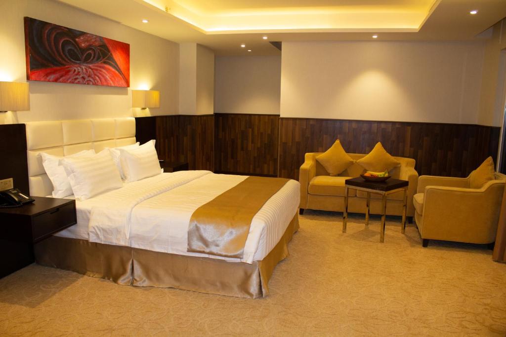 Postel nebo postele na pokoji v ubytování The Secure Inn Hotel Muscat
