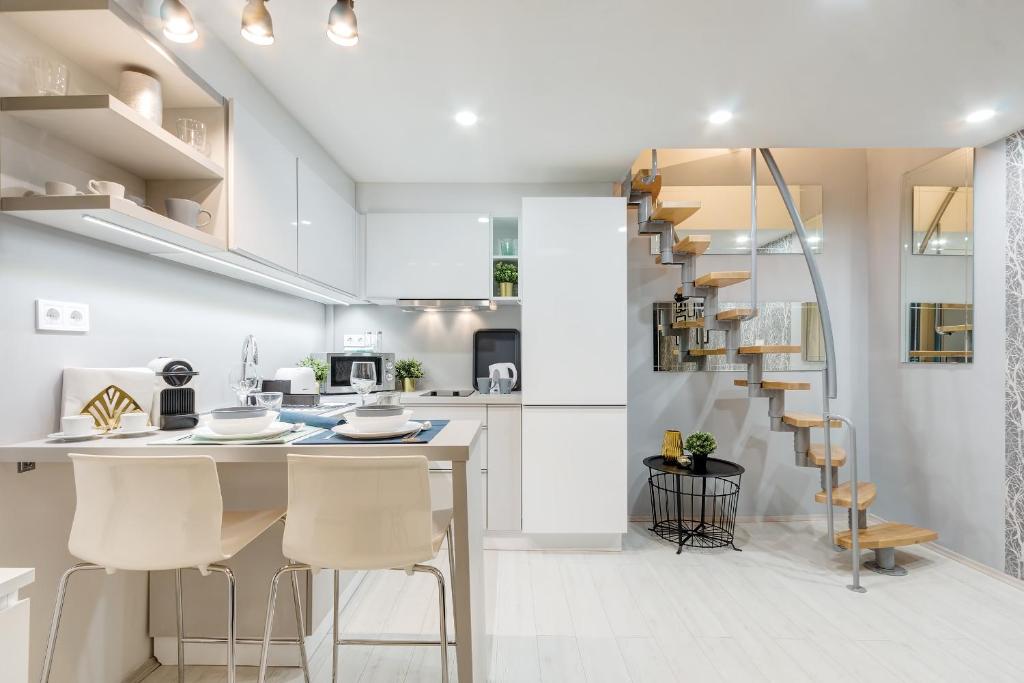 Kuchyňa alebo kuchynka v ubytovaní Stylish Suite WestEnd