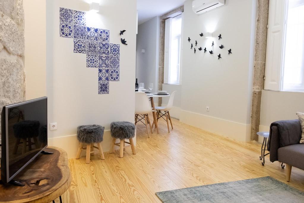 Alda's Vintage Apartments with Free Parking - 11