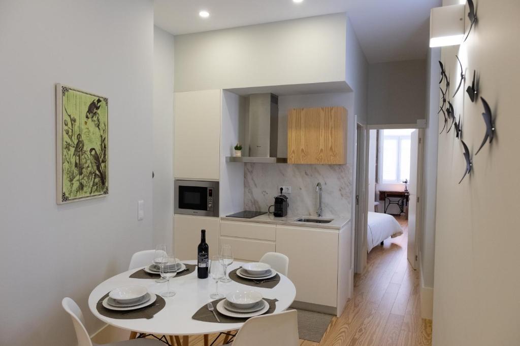 Alda's Vintage Apartments with Free Parking - 7