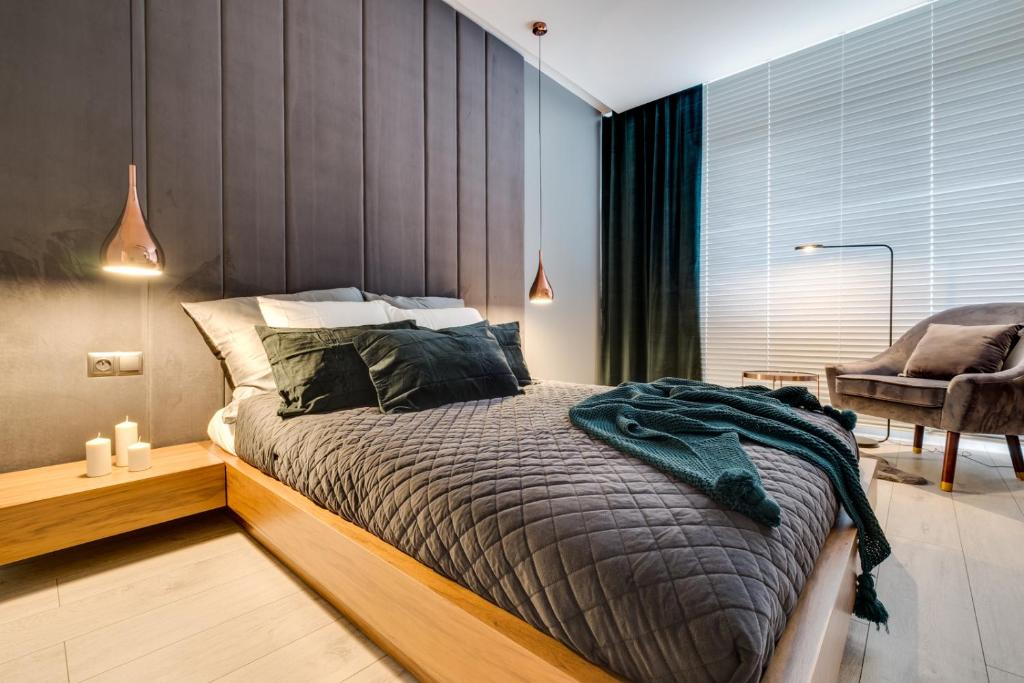 Ένα ή περισσότερα κρεβάτια σε δωμάτιο στο Apartamenty Tespis - Francuska Atal Park