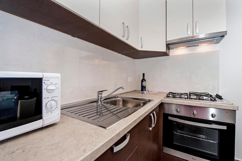 Kuchnia lub aneks kuchenny w obiekcie Apartments Centener