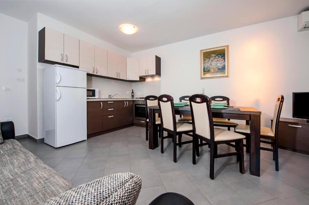Kuchnia lub aneks kuchenny w obiekcie Apartments Centener