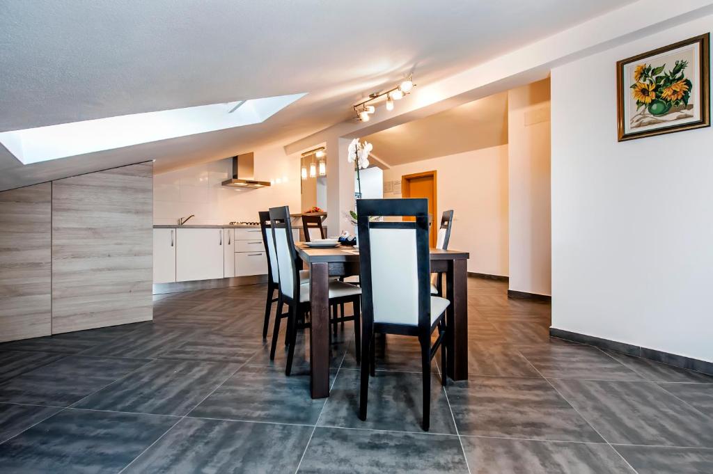 Kuchnia lub aneks kuchenny w obiekcie Apartments Centener