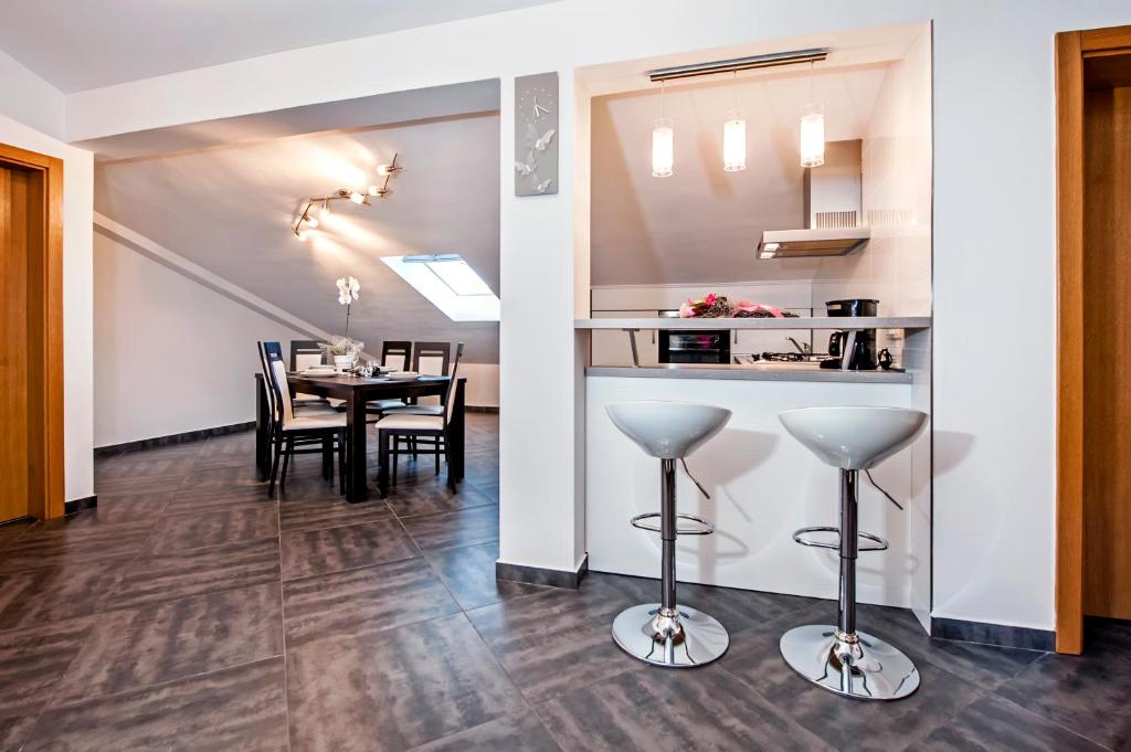 Kuchnia lub aneks kuchenny w obiekcie Apartments Centener