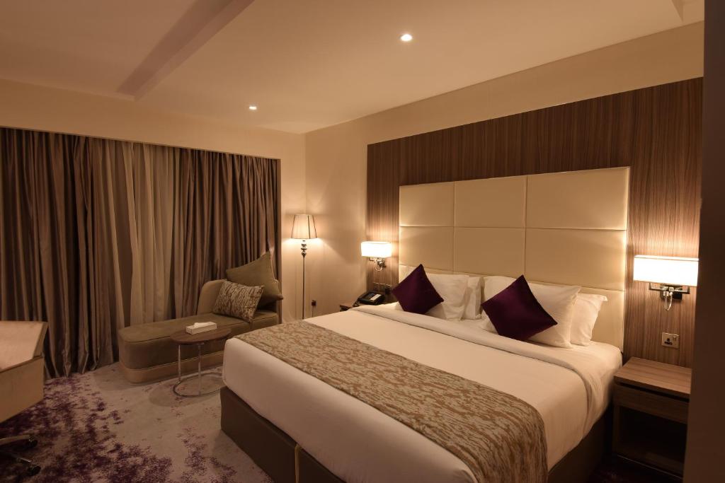 Postel nebo postele na pokoji v ubytování Paradise Elite Hotel Al-Tahlia Jeddah
