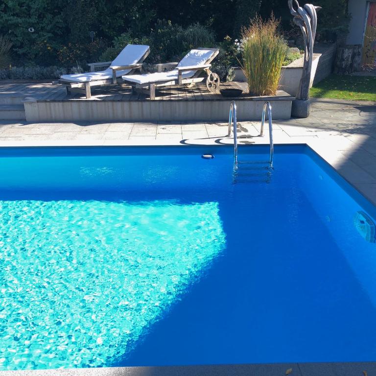 Bazén v ubytovaní Gerda Wellness Apartment alebo v jeho blízkosti