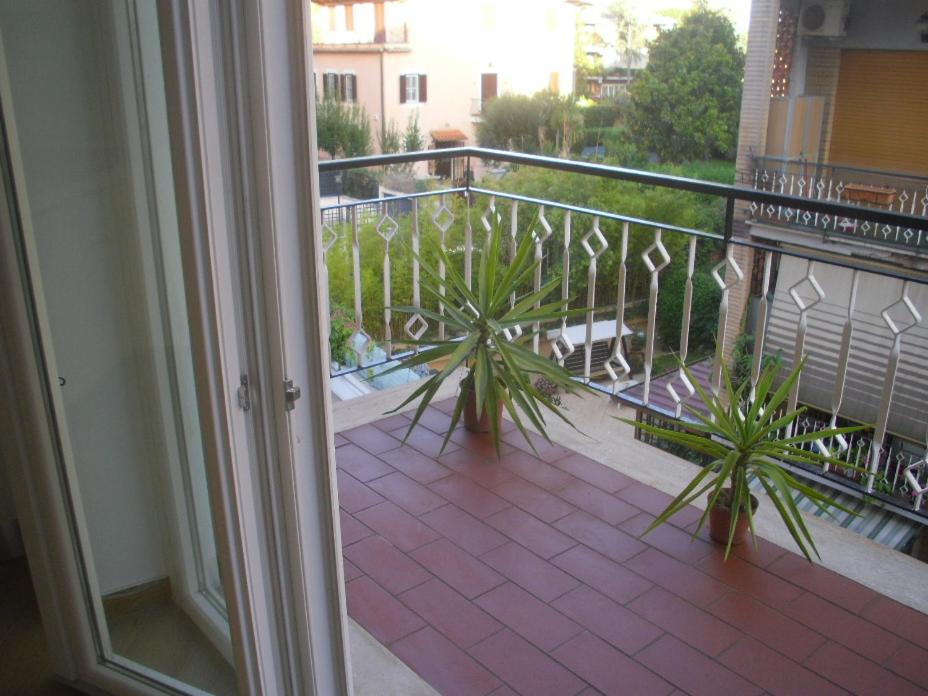 A balcony or terrace at Lovely Little Apartment in Via Aurelia