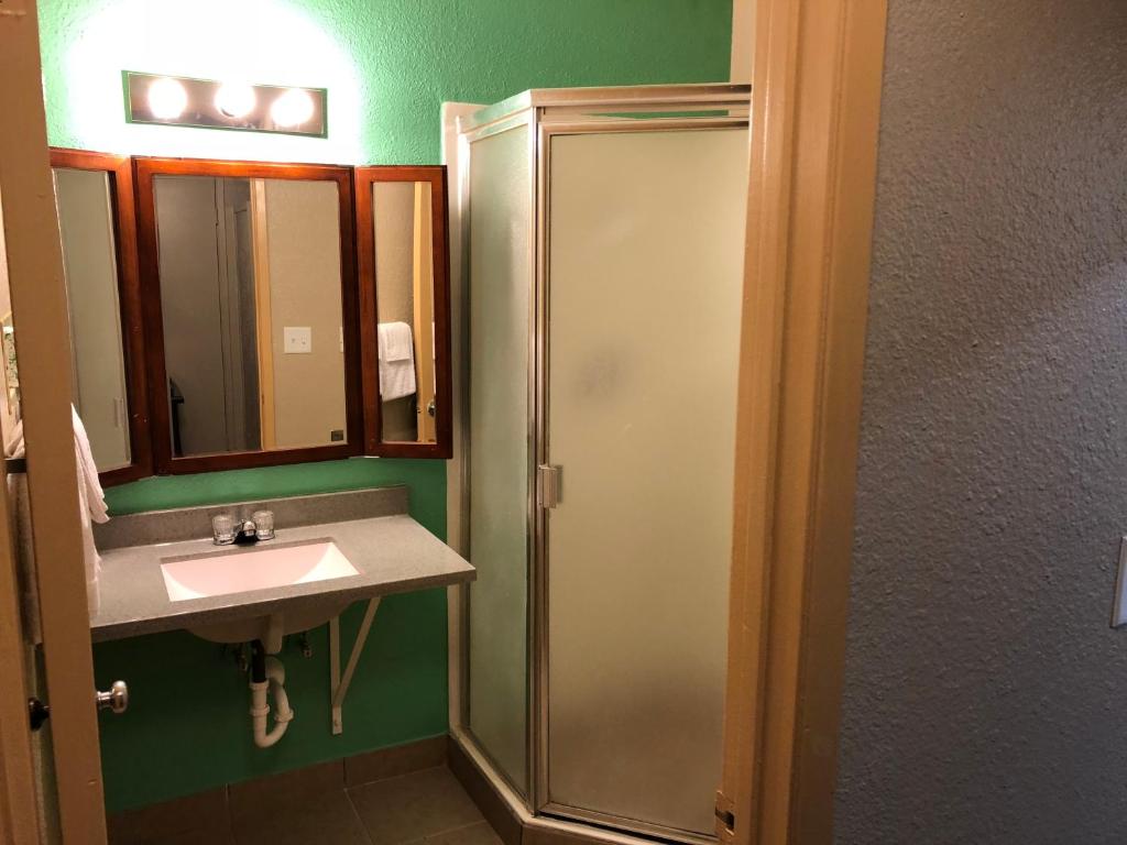 Midtown Inn - Deluxe King Room - Non Fumatori